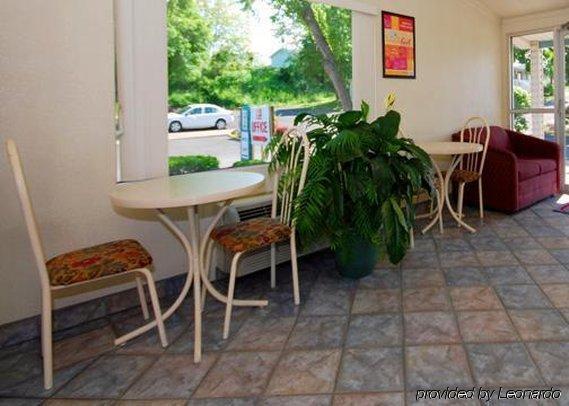 Austin Town Inn Austintown Интерьер фото