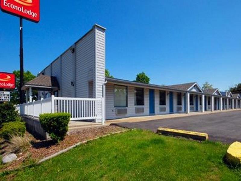Austin Town Inn Austintown Экстерьер фото