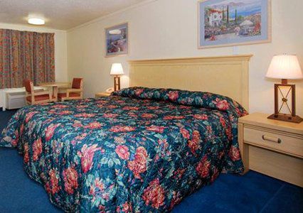 Austin Town Inn Austintown Номер фото